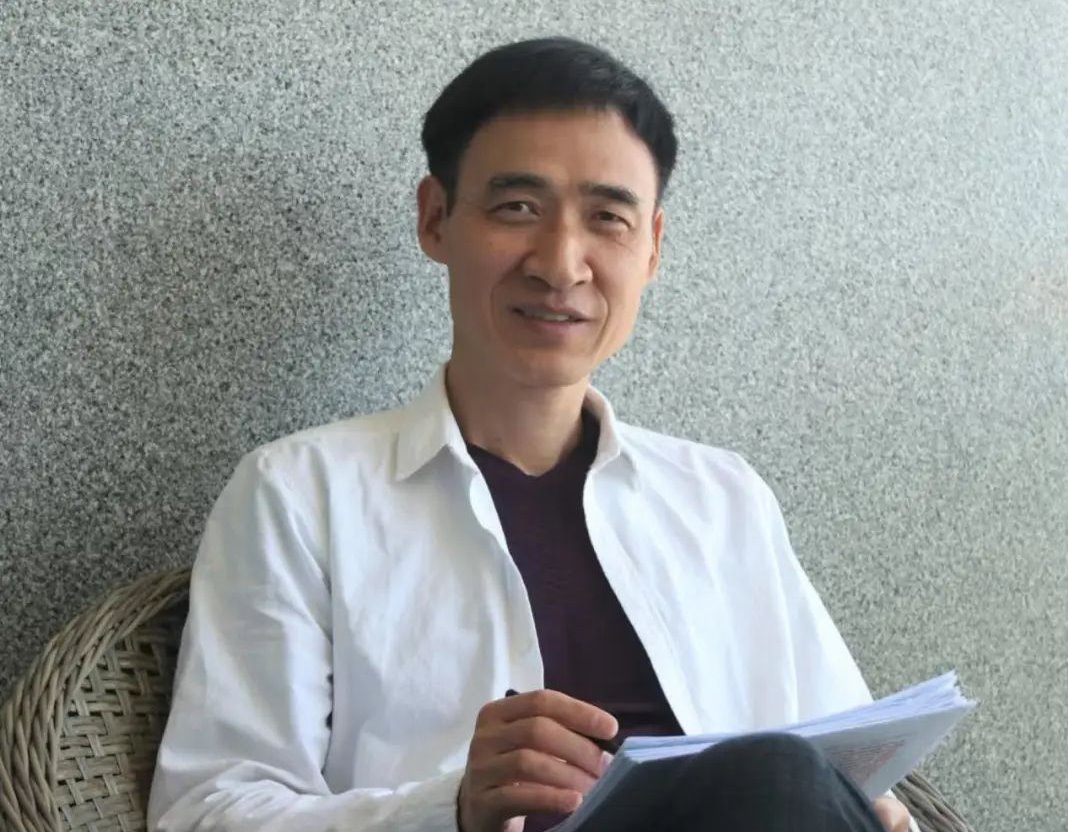 步履不停，成为你自己——访传播学院教授尹连根